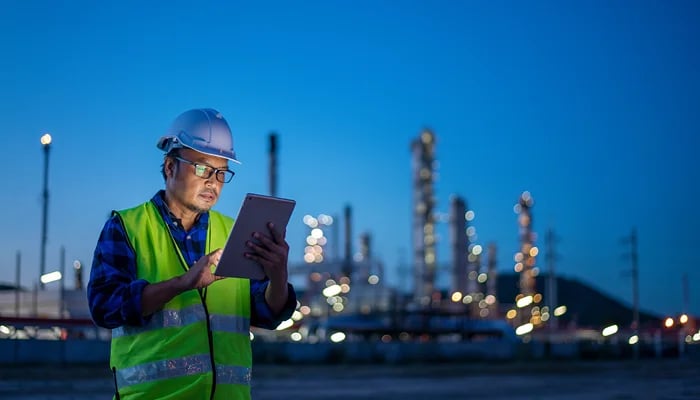 Optimize Your Oil and Gas Facility’s Maintenance Using a Mobile MRO Solution