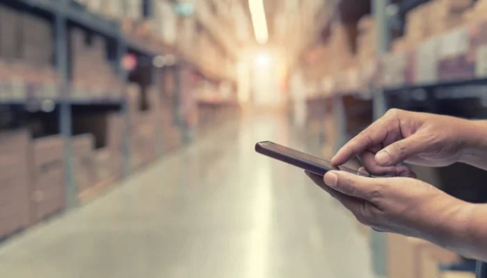 Six Ways a Mobile Warehouse Solution Improves Raw Materials Storage Efficiency