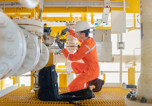 A Guide to Maintenance Management in the Oil and Gas Industry